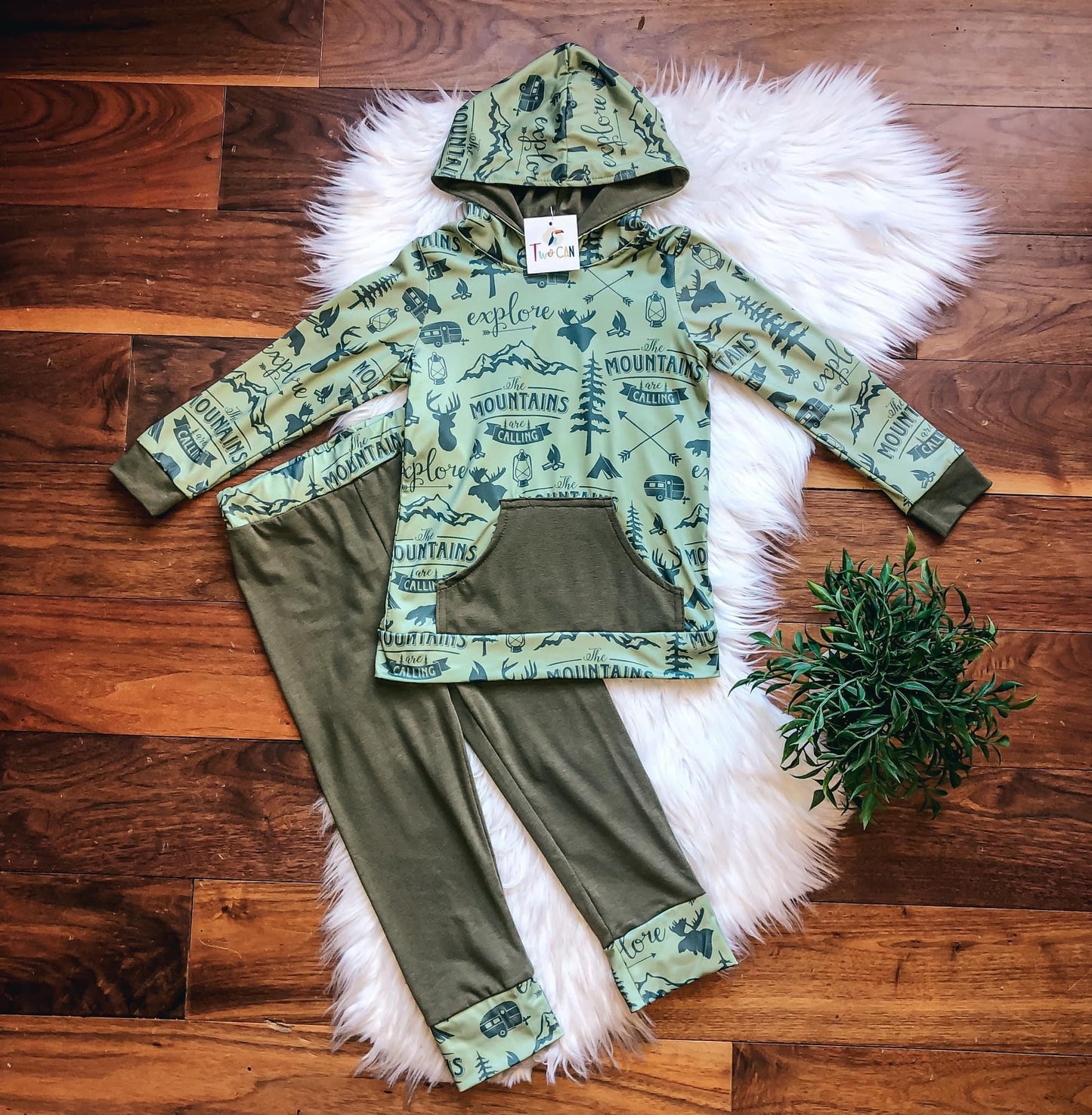 The Mountains Are Calling Jogger Set by TwoCan